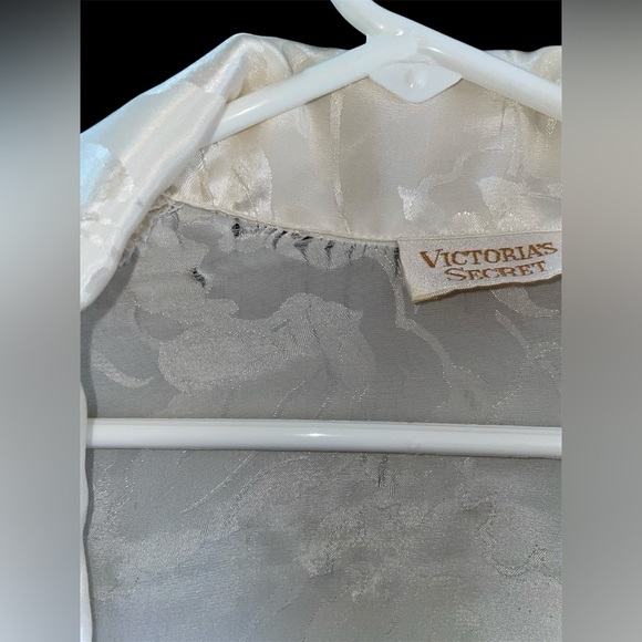 Vintage Victoria Secrets Long Cream Robe - Picture 8 of 9